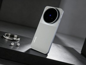电竞显示器到货怎么验机?坏点、漏光与接口检查